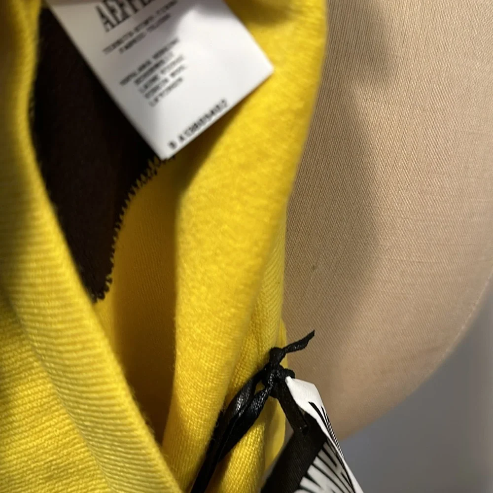 Moschino Sponge Bob Wool Knit Shorts NWT - Picture 9 of 11